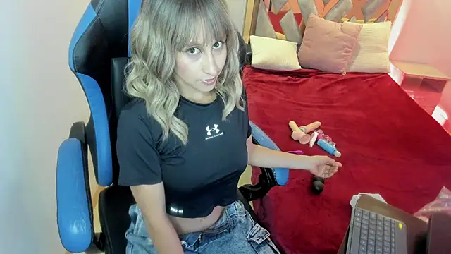 Snapshot of Julietta01 chatting on 11-23-25, 03:16 Julietta01 online show from 11-23-25, 03:16