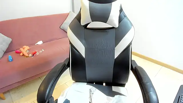 Snapshot of Julietta01 chatting on 11-08-25, 03:10 Julietta01 online show from 11-08-25, 03:10