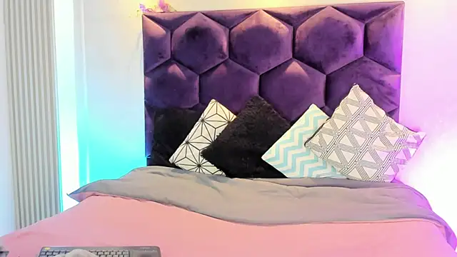 KamyGlam online show from 04-21-26, 08:15