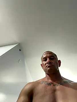 Snapshot of HighonTee chatting on 10-28-25, 07:02 HighonTee online show from 10-28-25, 07:02