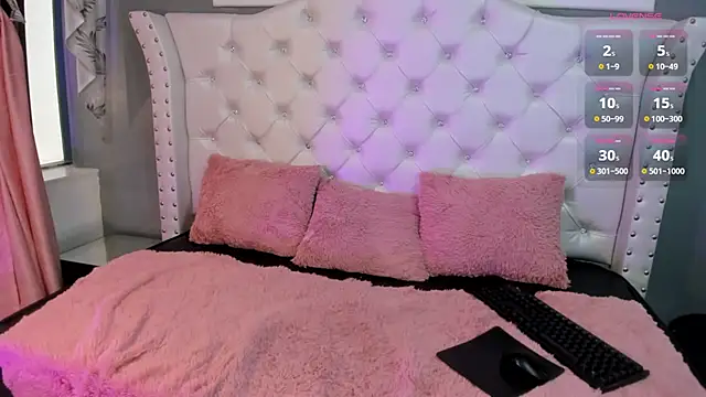 Cristinawhite online show from 12-15-25, 07:52