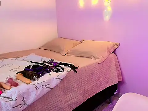 Aprilsweet2005 online show from 12-15-25, 02:01