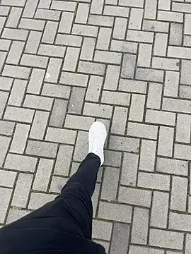 Snapshot of LeoBlaze13 chatting on 10-29-25, 05:45 LeoBlaze13 online show from 10-29-25, 05:45