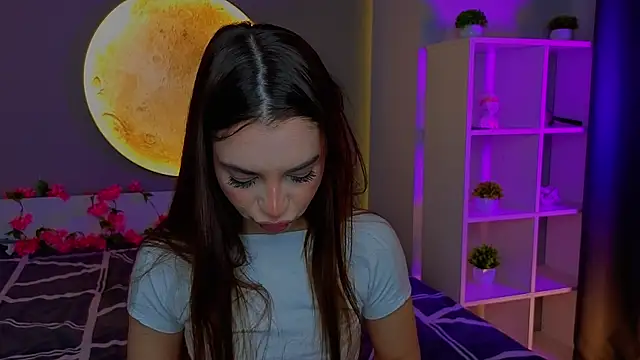 LauraHansil online show from 04-10-26, 07:10