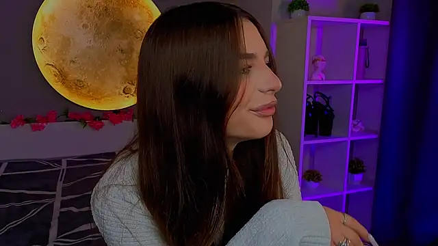 LauraHansil online show from 04-13-26, 07:07