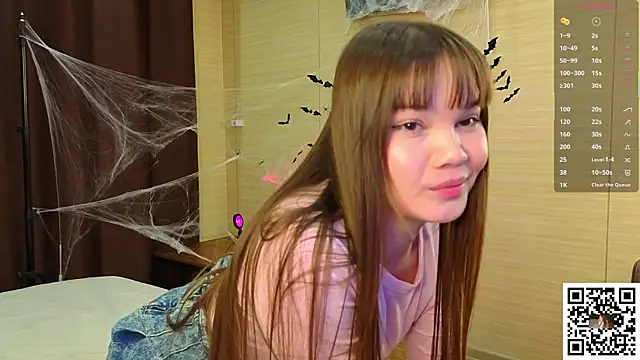 Snapshot of EvaBate chatting on 10-30-25, 11:30 EvaBate online show from 10-30-25, 11:30