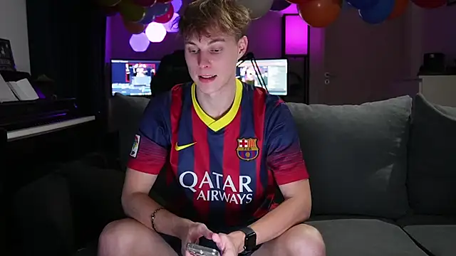 Snapshot of InnocentGuysOF chatting on 11-08-25, 07:28 InnocentGuysOF online show from 11-08-25, 07:28