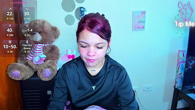 Snapshot of Emma_boo chatting on 03-26-26, 03:21 Emma boo online show from 03-26-26, 03:21