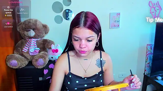 Snapshot of Emma_boo chatting on 03-14-26, 02:34 Emma boo online show from 03-14-26, 02:34