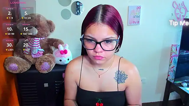 Snapshot of Emma_boo chatting on 03-16-26, 02:32 Emma boo online show from 03-16-26, 02:32