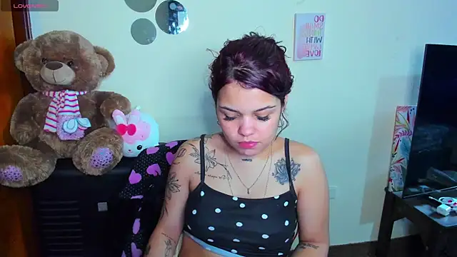 Snapshot of Emma_boo chatting on 04-15-26, 07:58 Emma boo online show from 04-15-26, 07:58