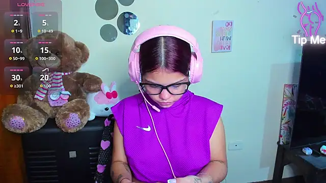 Snapshot of Emma_boo chatting on 03-08-26, 02:53 Emma boo online show from 03-08-26, 02:53