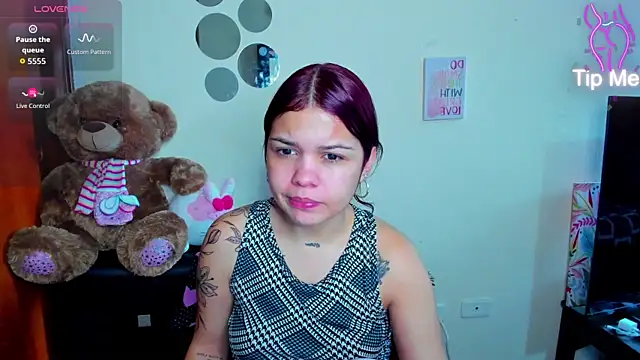 Snapshot of Emma_boo chatting on 04-04-26, 04:46 Emma boo online show from 04-04-26, 04:46