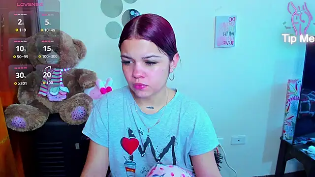 Snapshot of Emma_boo chatting on 04-01-26, 03:20 Emma boo online show from 04-01-26, 03:20