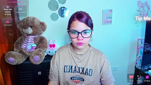 Snapshot of Emma_boo chatting on 03-27-26, 04:19 Emma boo online show from 03-27-26, 04:19