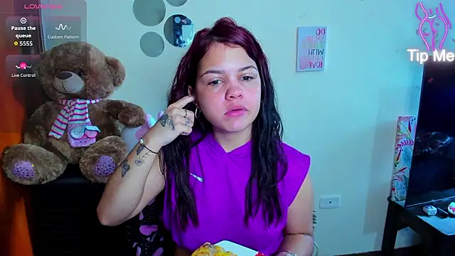 Snapshot of Emma_boo chatting on 03-07-26, 04:23 Emma boo online show from 03-07-26, 04:23