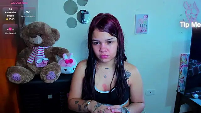 Snapshot of Emma_boo chatting on 03-05-26, 02:02 Emma boo online show from 03-05-26, 02:02