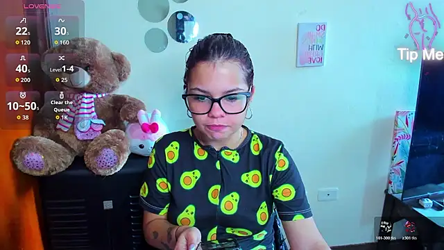 Snapshot of Emma_boo chatting on 03-12-26, 05:17 Emma boo online show from 03-12-26, 05:17