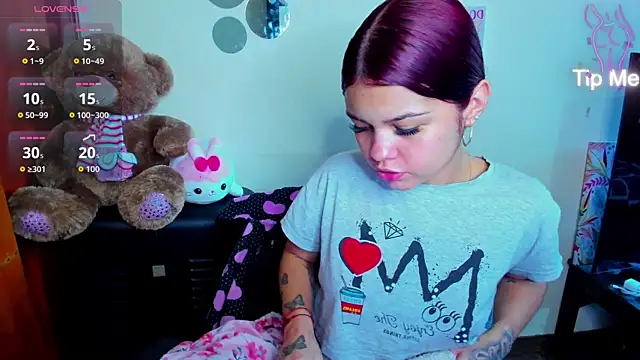 Snapshot of Emma_boo chatting on 04-02-26, 03:30 Emma boo online show from 04-02-26, 03:30