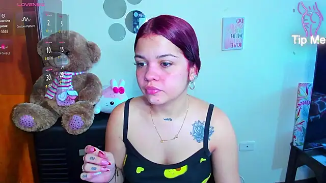 Snapshot of Emma_boo chatting on 03-24-26, 03:01 Emma boo online show from 03-24-26, 03:01