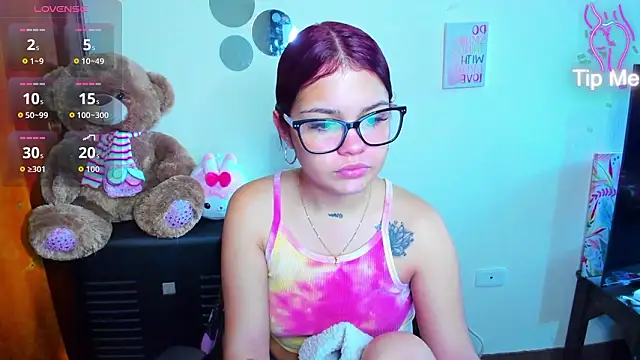 Snapshot of Emma_boo chatting on 03-29-26, 02:41 Emma boo online show from 03-29-26, 02:41