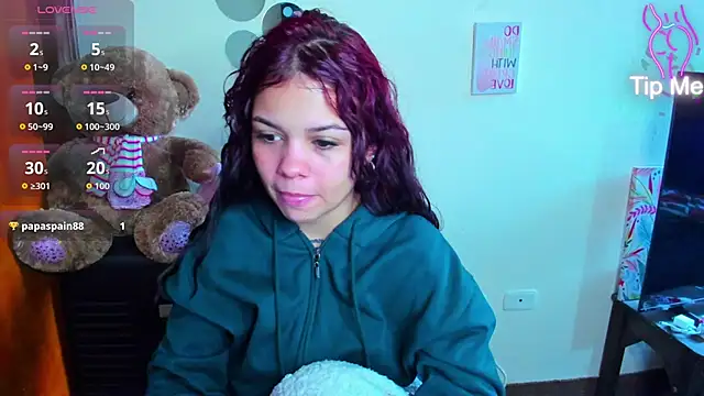 Snapshot of Emma_boo chatting on 04-07-26, 02:30 Emma boo online show from 04-07-26, 02:30