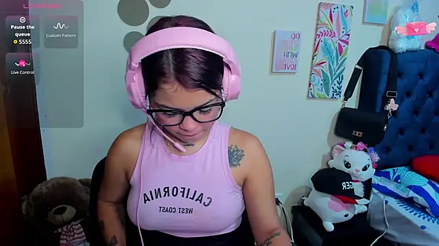 Emma boo online show from 11-17-25, 03:05