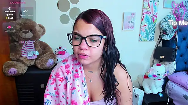 Emma boo online show from 01-12-26, 01:51