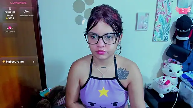 Emma boo online show from 11-11-25, 01:28