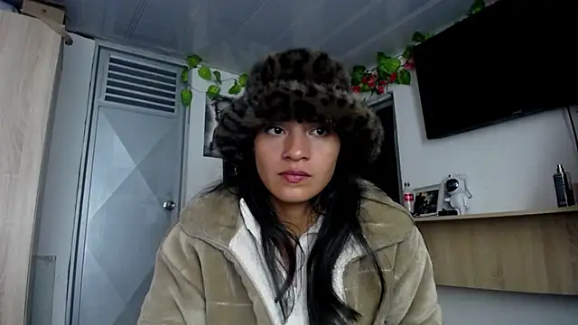 Samara Homescapes online show from 12-17-25, 02:16