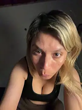 Snapshot of Romy-R-O chatting on 06-15-26, 12:22 Romy-R-O online show from 06-15-26, 12:22