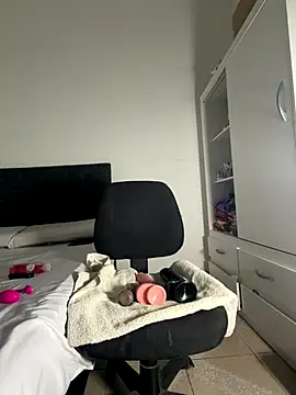 Romy-R-O online show from 11-22-25, 02:38