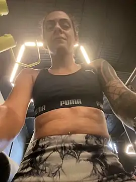 Snapshot of sabrinaneves chatting on 02-16-26, 04:05 sabrinaneves online show from 02-16-26, 04:05