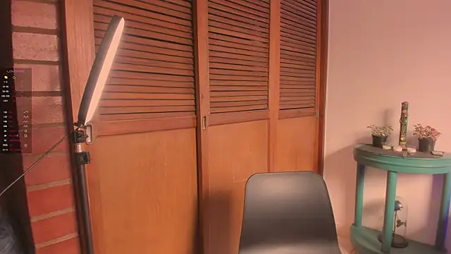 estmonnn online show from 11-18-25, 03:26