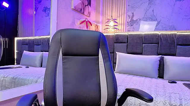 Im-Lola online show from 11-22-25, 08:08