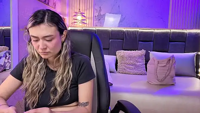 Im-Lola online show from 11-26-25, 07:58