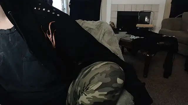 Snapshot of Skyl31 chatting on 10-31-25, 09:00 Skyl31 online show from 10-31-25, 09:00