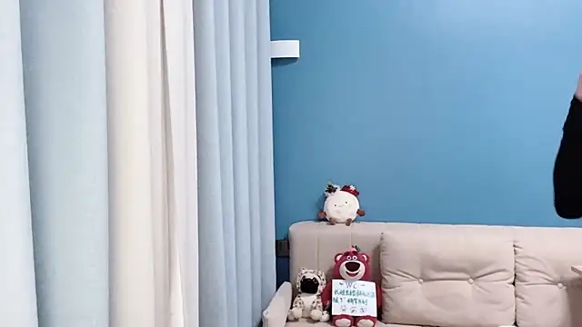 Snapshot of ella55-- chatting on 01-16-26, 12:58 ella55-- online show from 01-16-26, 12:58