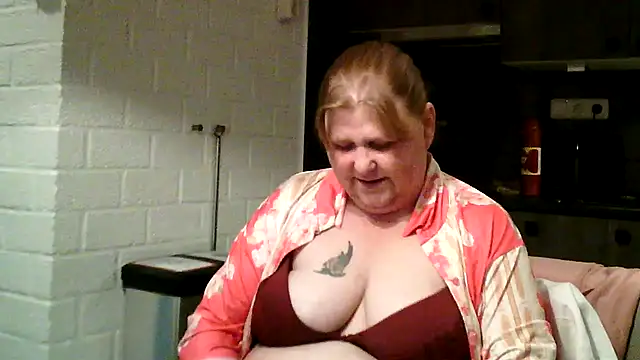 Sylviastar46 online show from 05-09-26, 07:39