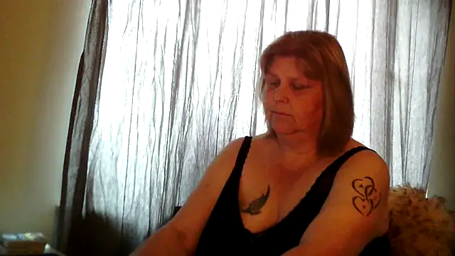 Sylviastar46 online show from 06-10-26, 03:35