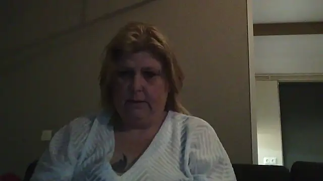 Sylviastar46 online show from 02-05-26, 09:16