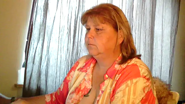 Sylviastar46 online show from 06-12-26, 07:50