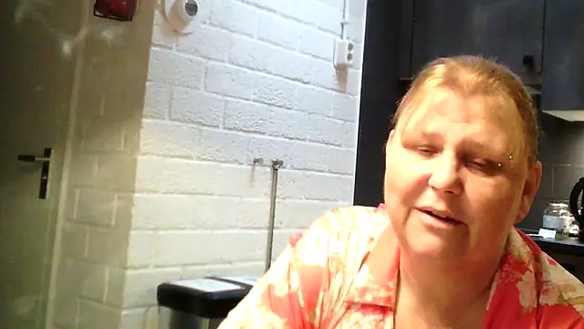 Sylviastar46 online show from 05-06-26, 05:55