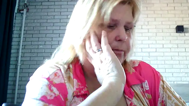 Sylviastar46 online show from 04-19-26, 08:04