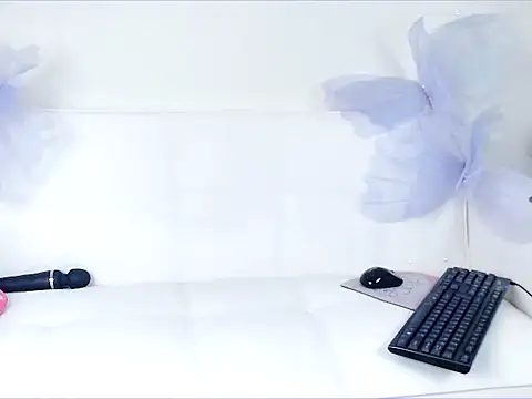 Luna loveU online show from 01-16-26, 04:11