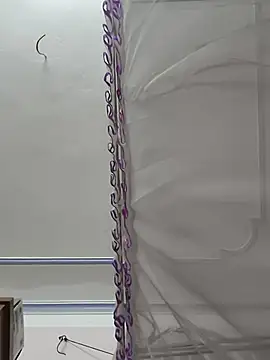 Snapshot of Agine222 chatting on 11-03-25, 01:33 Agine222 online show from 11-03-25, 01:33