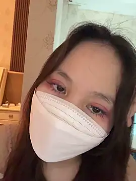 Snapshot of Ariana-a chatting on 10-30-25, 12:31 Ariana-a online show from 10-30-25, 12:31