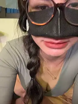 trinhvutrinh online show from 11-18-25, 01:32