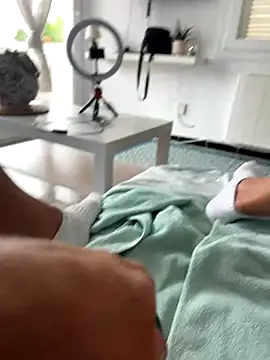 Snapshot of HeavenNHellCock chatting on 10-30-25, 09:29 HeavenNHellCock online show from 10-30-25, 09:29