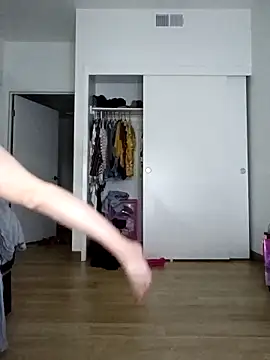 Karebearz1 online show from 11-01-25, 04:52